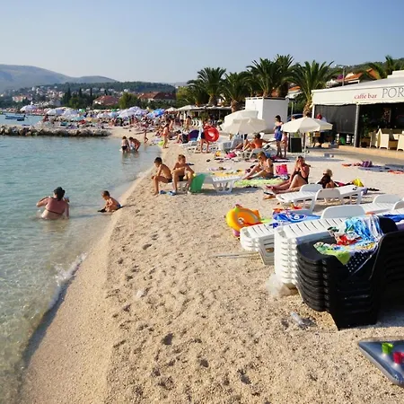 In Okrug Gornji With Terrace, Air Conditioning, Wifi, Washing Machine 5157-1 * Trogir