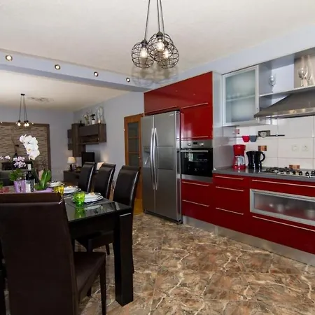 In Okrug Gornji With Terrace, Air Conditioning, Wifi, Washing Machine 5157-1