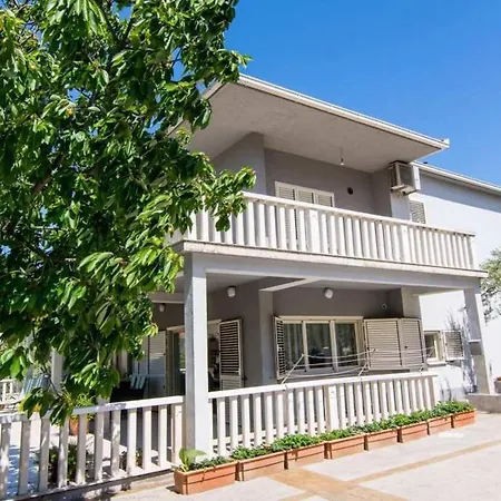 In Okrug Gornji With Terrace, Air Conditioning, Wifi, Washing Machine 5157-1 Apartman Trogir