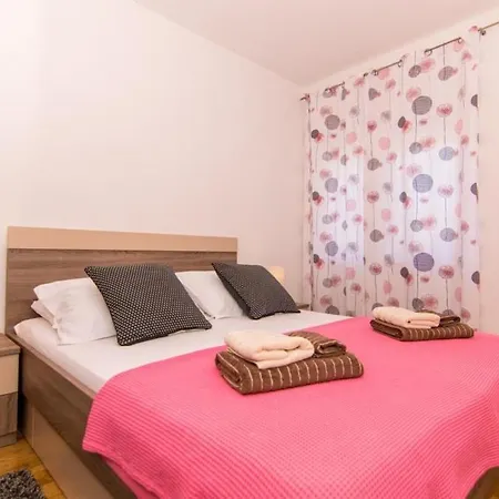 In Okrug Gornji With Terrace, Air Conditioning, Wifi, Washing Machine 5157-1 Apartment Trogir