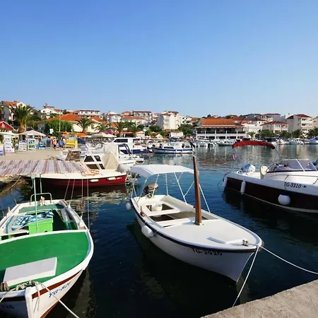 In Okrug Gornji With Terrace, Air Conditioning, Wifi, Washing Machine 5157-1 * Trogir