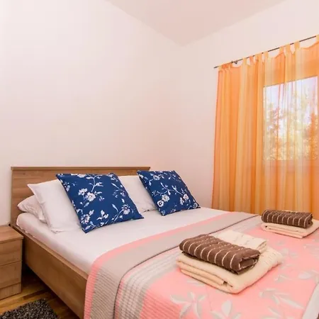 Appartement In Okrug Gornji With Terrace, Air Conditioning, Wifi, Washing Machine 5157-1 Trogir