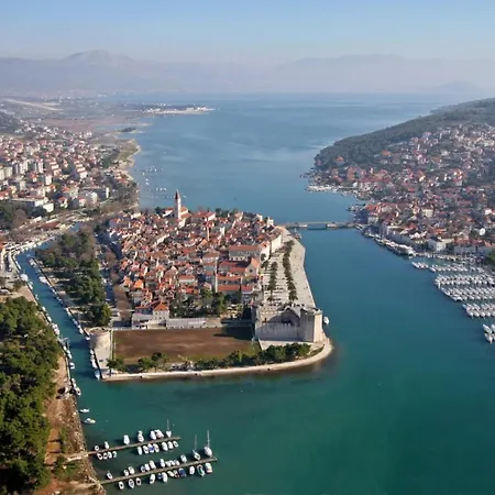 In Okrug Gornji With Terrace, Air Conditioning, Wifi, Washing Machine 5157-1 Apartment Trogir