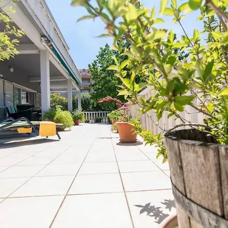 Apartman In Okrug Gornji With Terrace, Air Conditioning, Wifi, Washing Machine 5157-1 *