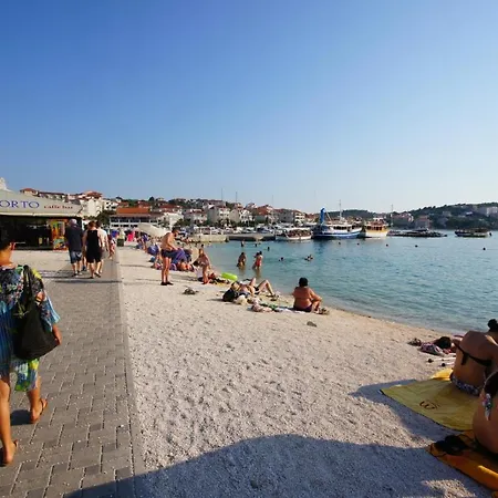 In Okrug Gornji With Terrace, Air Conditioning, Wifi, Washing Machine 5157-1 * Trogir