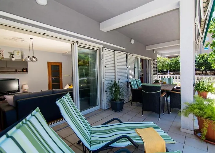 In Okrug Gornji With Terrace, Air Conditioning, Wifi, Washing Machine 5157-1 Apartman Trogir