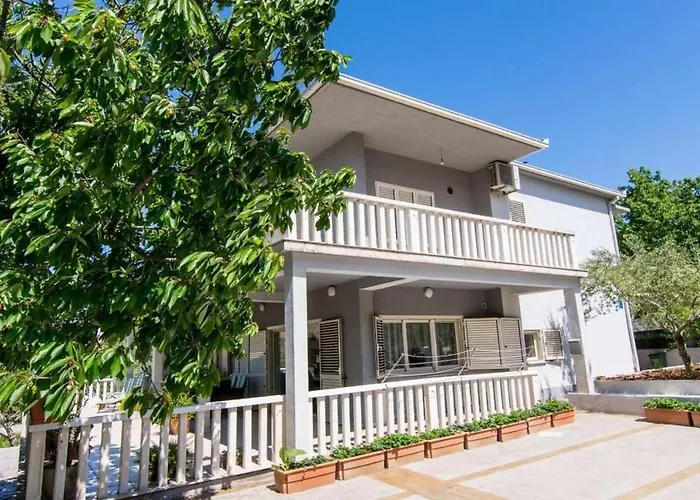 In Okrug Gornji With Terrace, Air Conditioning, Wifi, Washing Machine 5157-1 Apartman Trogir