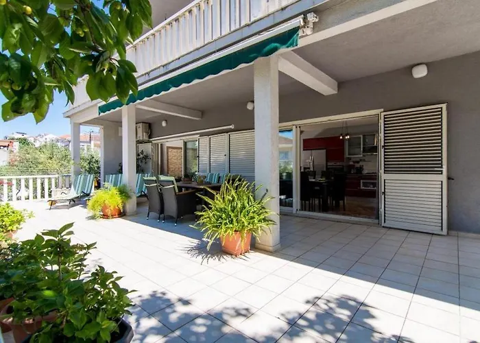 In Okrug Gornji With Terrace, Air Conditioning, Wifi, Washing Machine 5157-1 Apartman Trogir