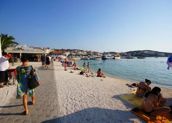 In Okrug Gornji With Terrace, Air Conditioning, Wifi, Washing Machine 5157-1 * Trogir