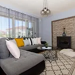 In Okrug Gornji With Terrace, Air Conditioning, Wifi, Washing Machine 5157-1 Appartamento *