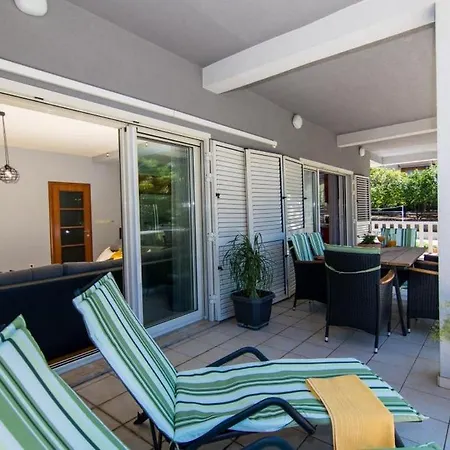 In Okrug Gornji With Terrace, Air Conditioning, Wifi, Washing Machine 5157-1 Appartement Trogir