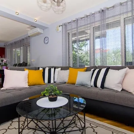 شقة In Okrug Gornji With Terrace, Air Conditioning, Wifi, Washing Machine 5157-1