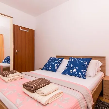 Appartement In Okrug Gornji With Terrace, Air Conditioning, Wifi, Washing Machine 5157-1