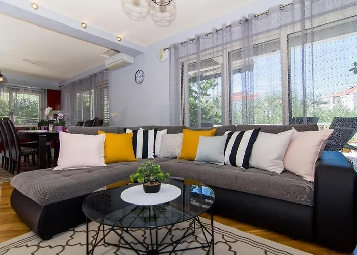 Appartement In Okrug Gornji With Terrace, Air Conditioning, Wifi, Washing Machine 5157-1