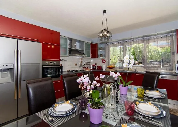 In Okrug Gornji With Terrace, Air Conditioning, Wifi, Washing Machine 5157-1 特罗吉尔