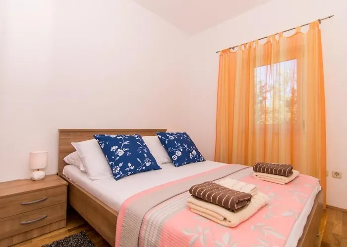 公寓 In Okrug Gornji With Terrace, Air Conditioning, Wifi, Washing Machine 5157-1 特罗吉尔